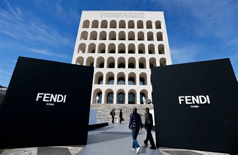 what time is the fendi bulding open in rome|fendi's square colosseum.